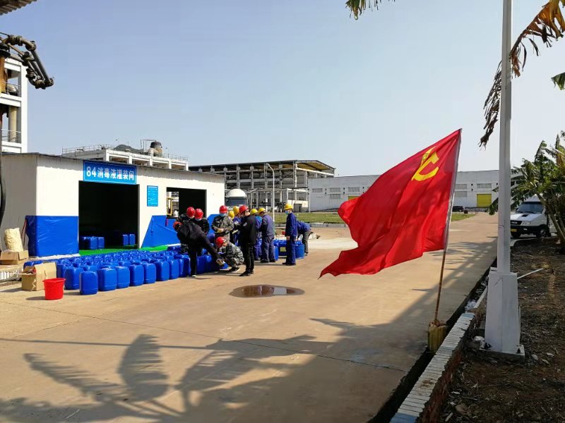 2.2020年2月18日，廣西柳化氯堿公司生產(chǎn)、罐裝84消毒液，助力疫情防控。.jpg